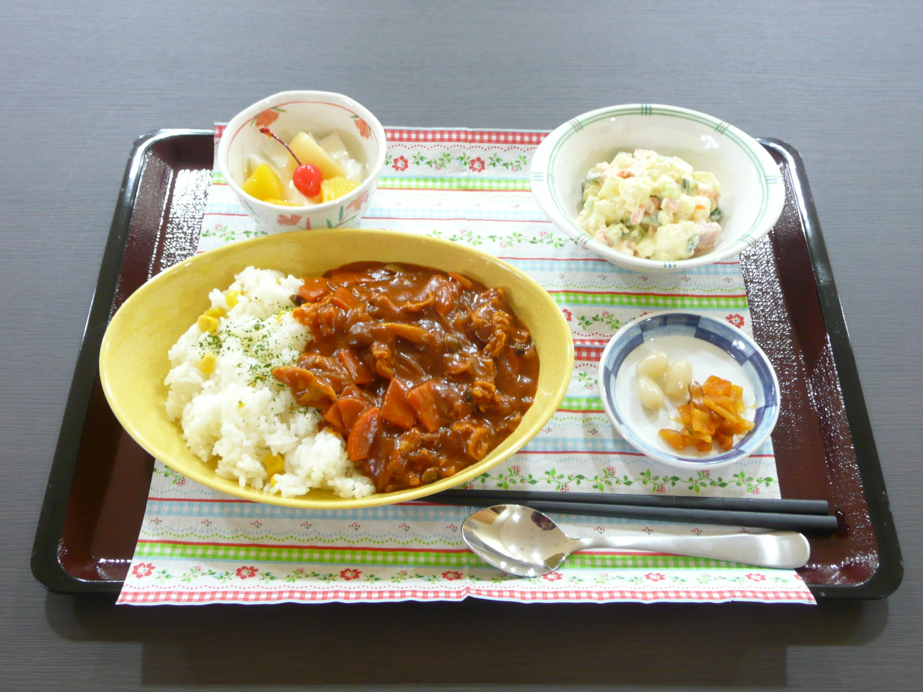 昼食例(ハヤシライス)